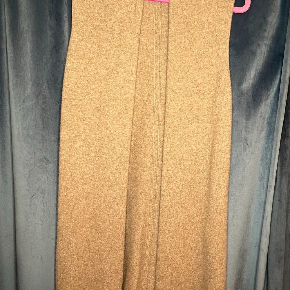 100% cashmere sleeveless sweater
